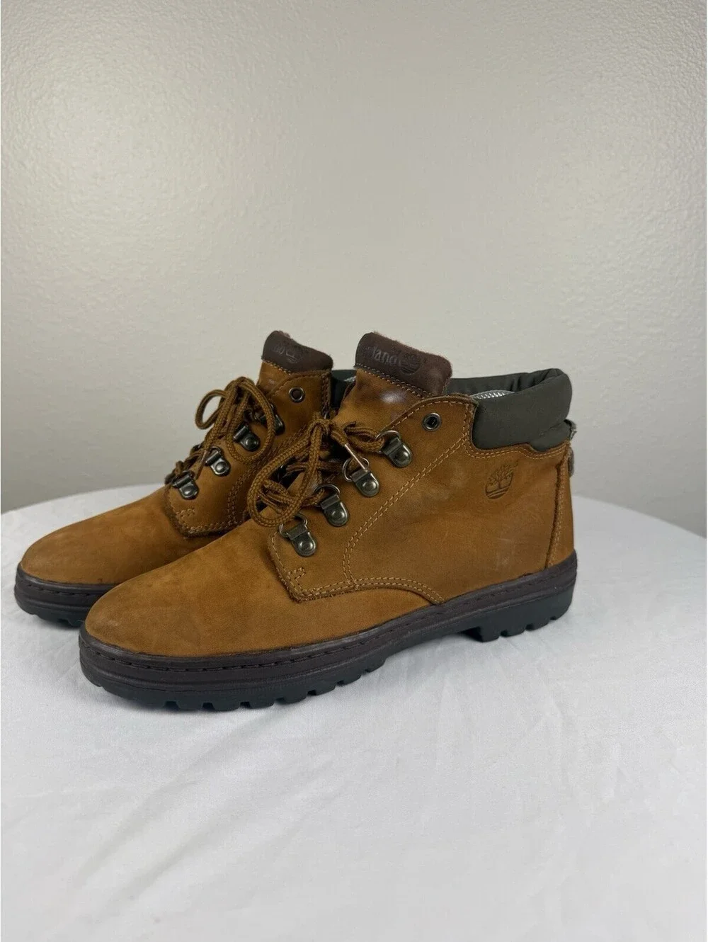 Timberland Mens 8M Brown Nubuck Leather Chukka Hiking Boots Lug Sole Outdoor